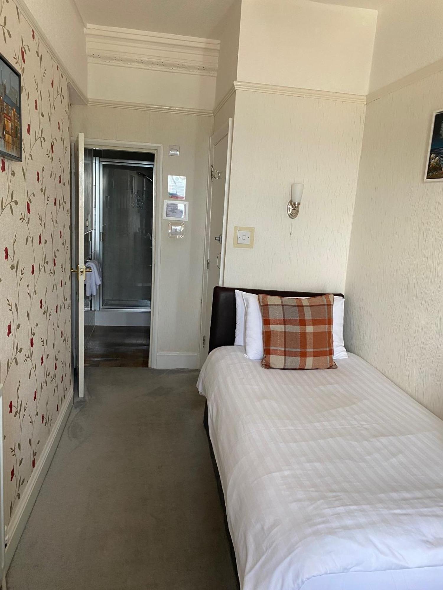 The Leeway Guest house 4*